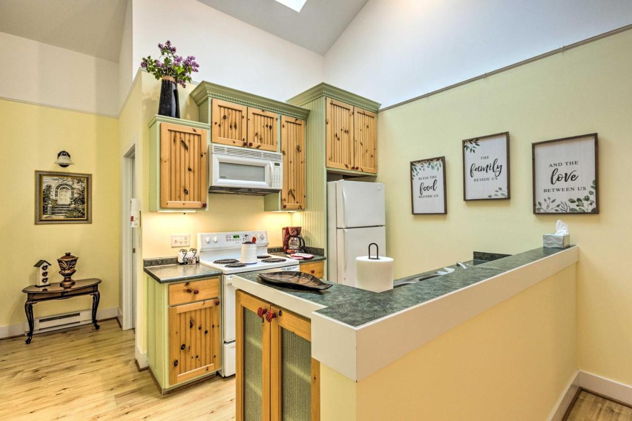 Charming Retreat Near Downtown Frankfort And Beaches Exteriör bild